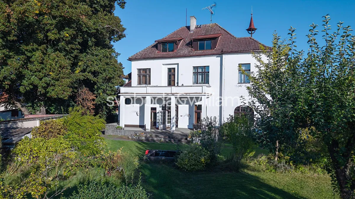 Prodej rodinného domu 341 m², pozemek 2310 m²