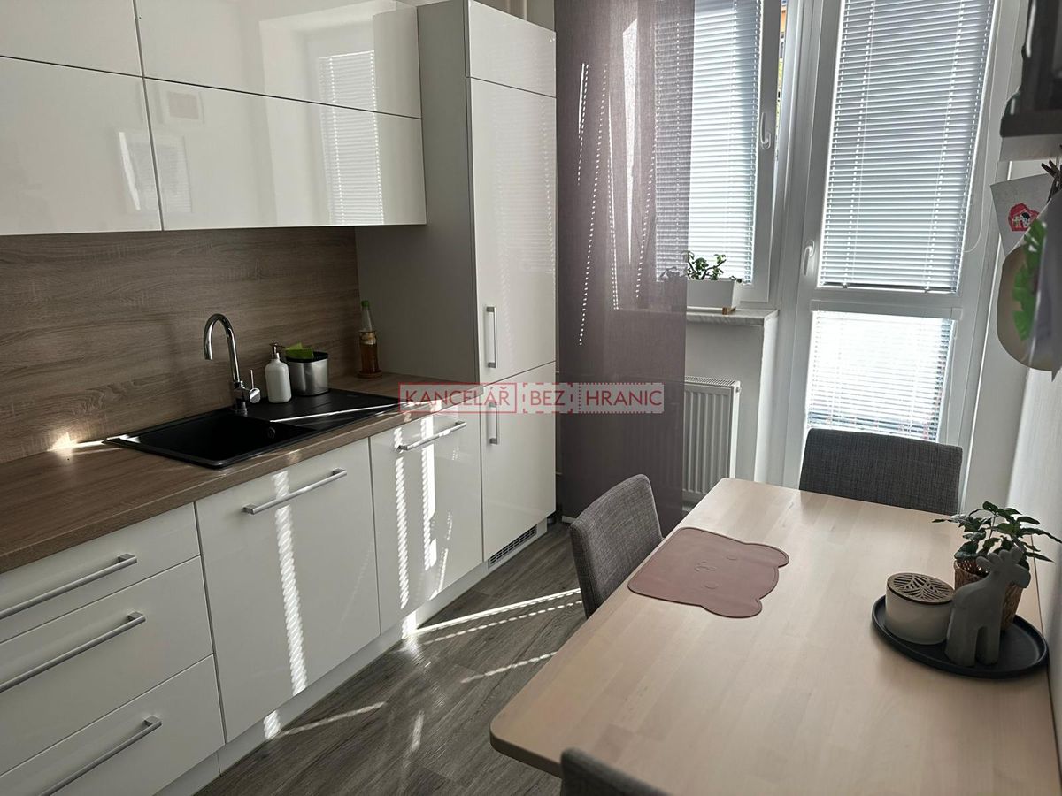 Pronájem bytu 2+1 58 m² – fotografie 3