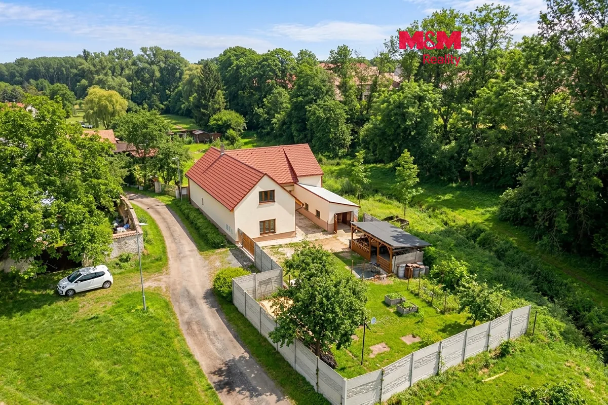 Prodej rodinného domu 288 m², pozemek 584 m²