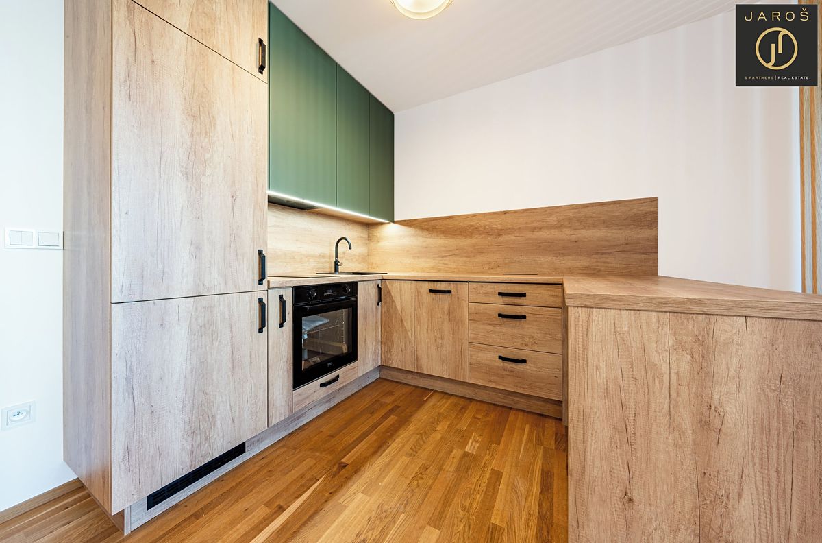 Pronájem bytu 1+kk 33 m² – fotografie 3