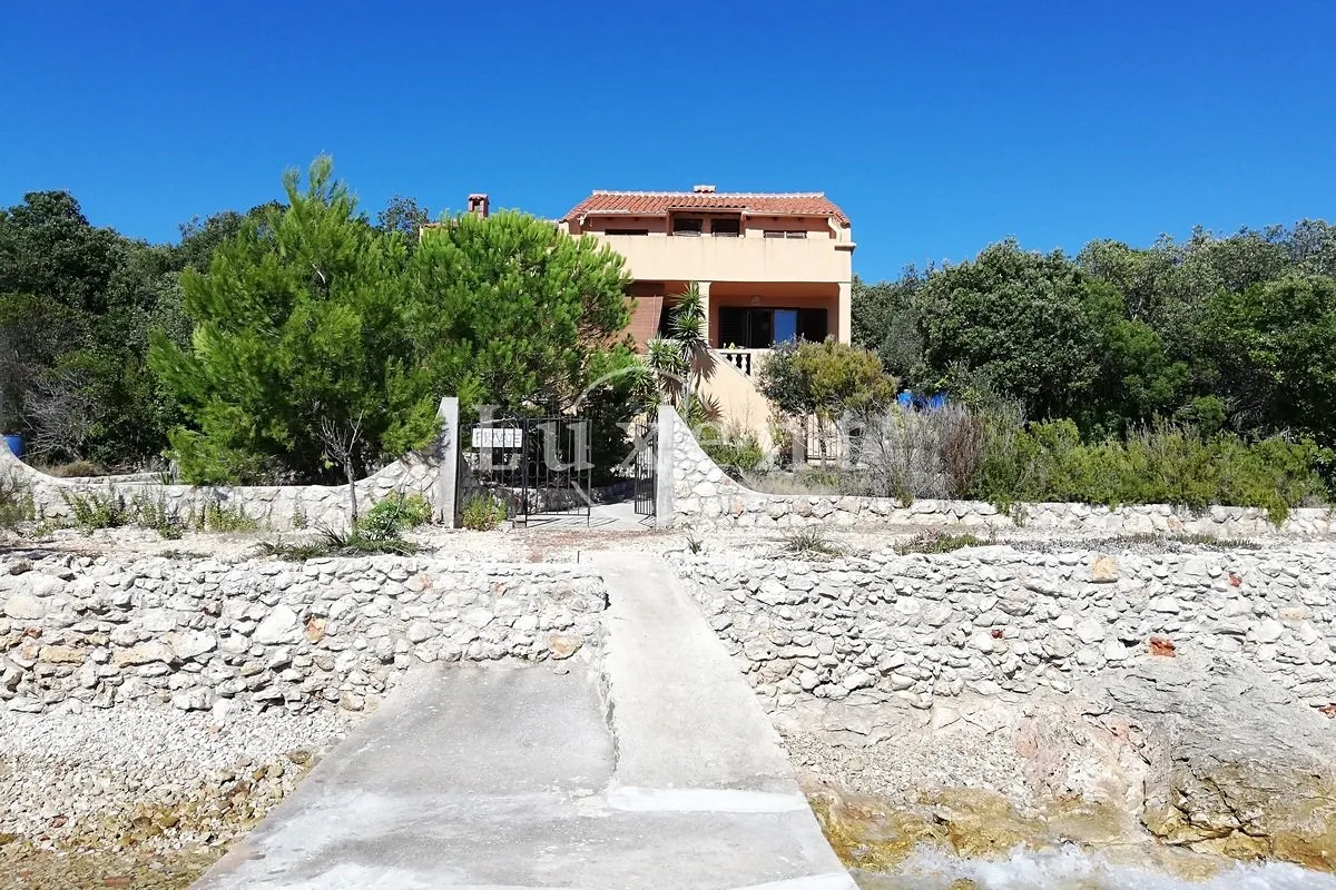 Prodej rodinného domu 250 m², pozemek 771 m²