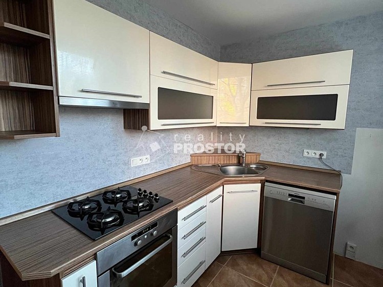 The 4+1 flat for rent, 82 m² (2 of 24)
