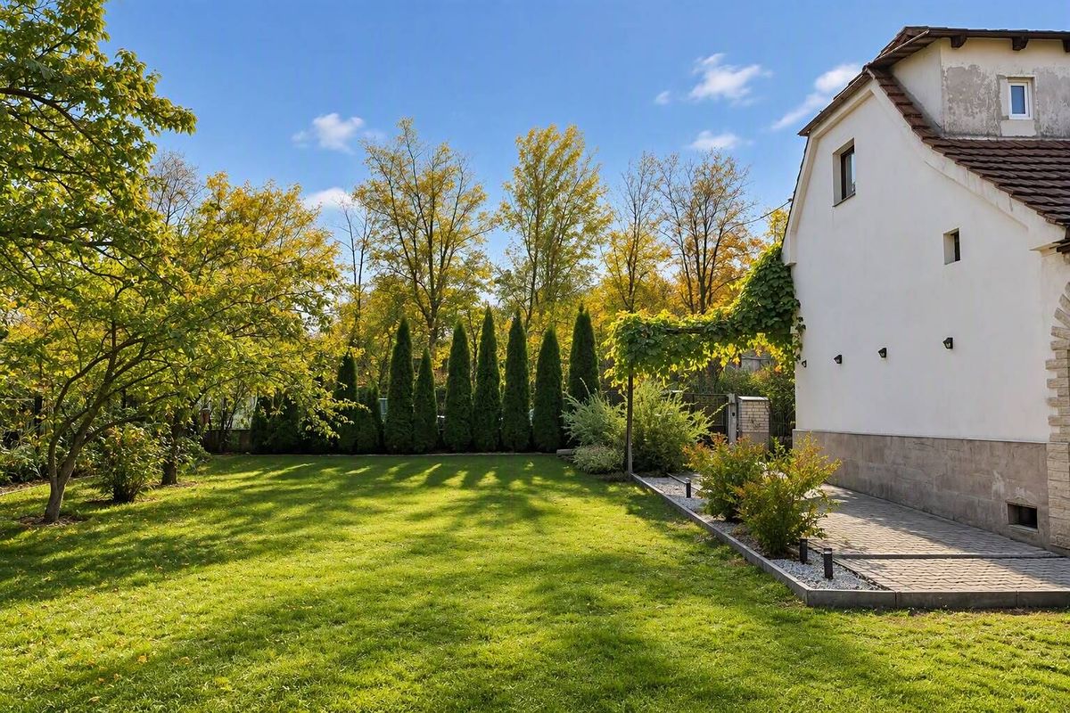 Pronájem rodinného domu 182 m², pozemek 537 m² – fotografie 2