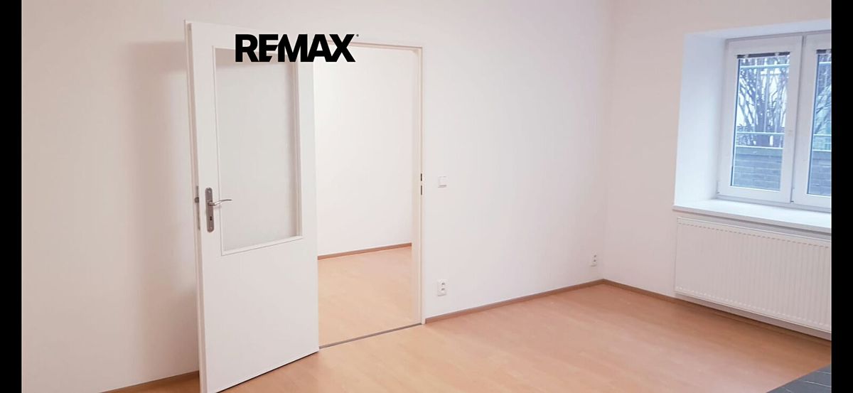 Pronájem bytu 2+kk 40 m² – fotografie 3