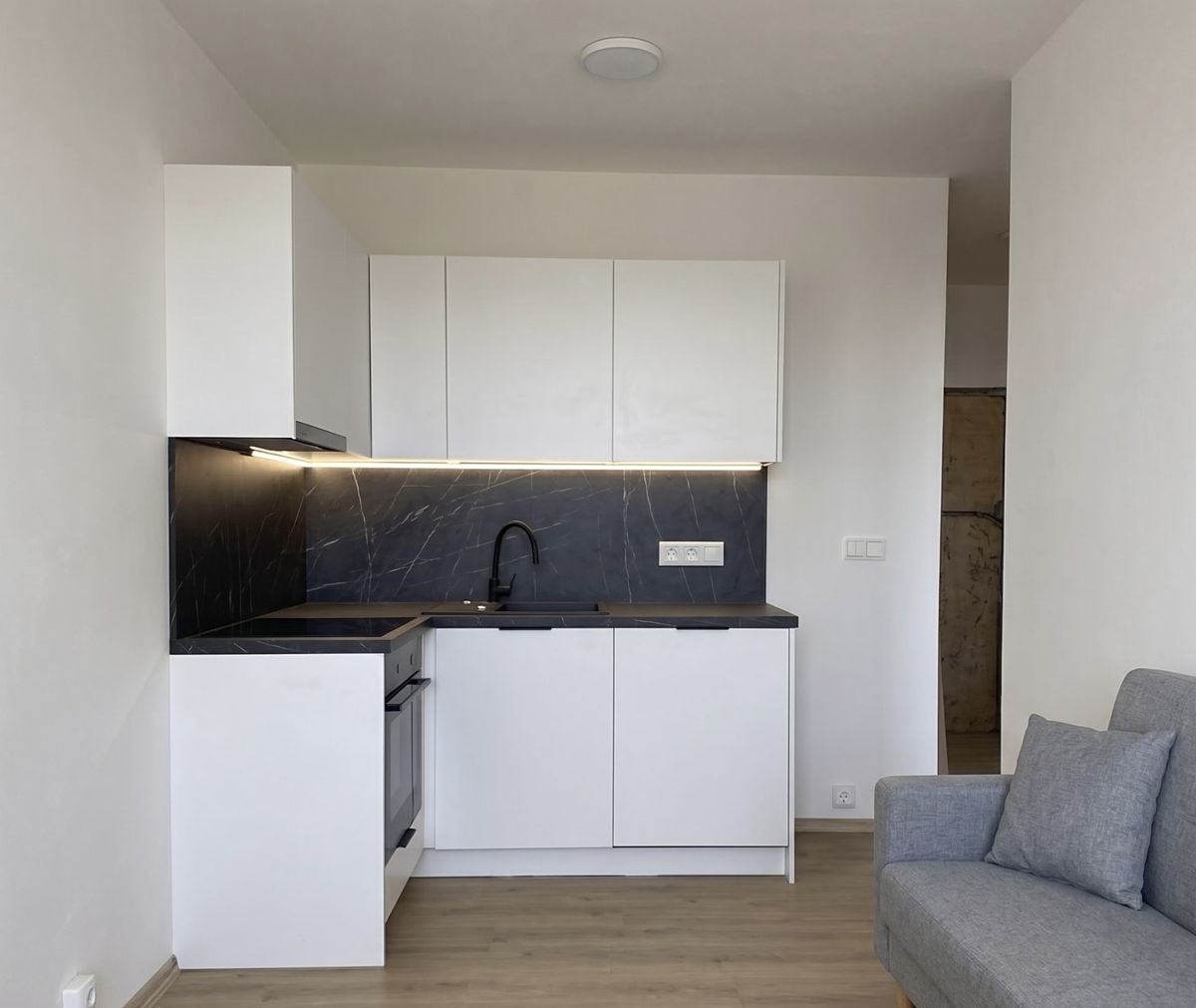Pronájem bytu 2+kk 33 m² – fotografie 2