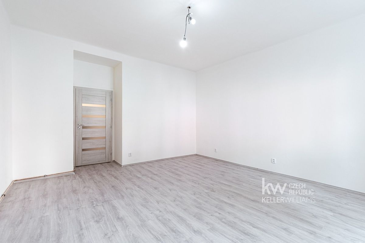 Pronájem bytu 1+1 34 m² – fotografie 3