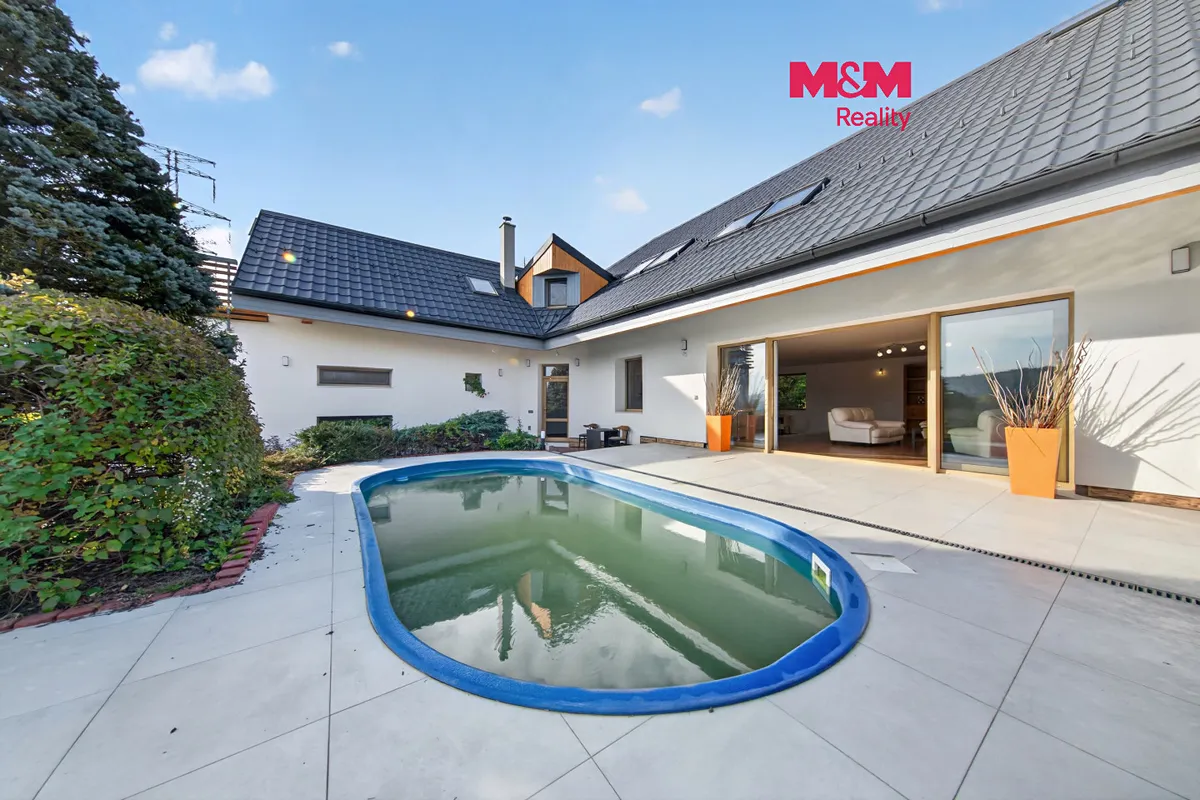 Prodej rodinného domu 295 m², pozemek 730 m²